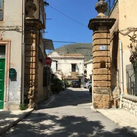 Al Baglio Low Cost Apartment